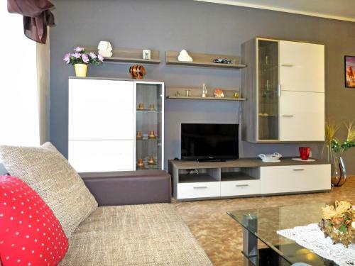 Holiday Home Edo (Lbn325)