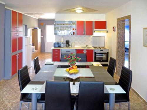 Holiday Home Edo (Lbn325)