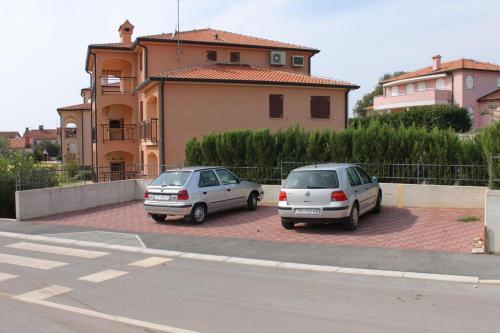 Apartments With A Swimming Pool Novigrad - 7078