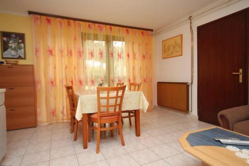 Apartments With A Parking Space Novigrad - 7108