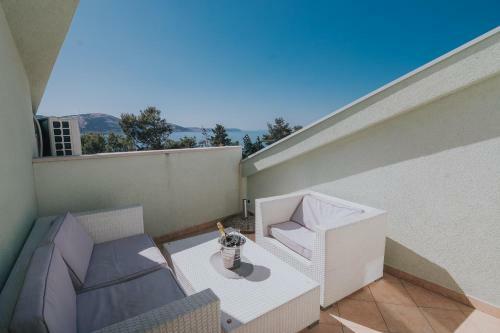 Apartments Next To Sea Maris