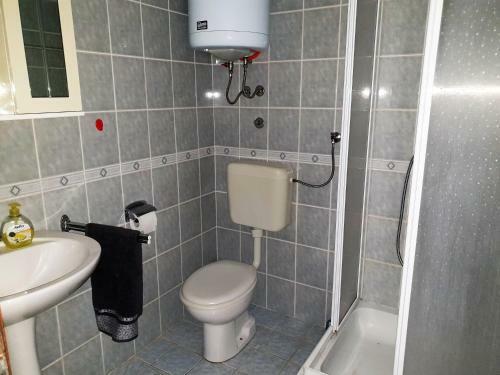 Golden Center Apartments