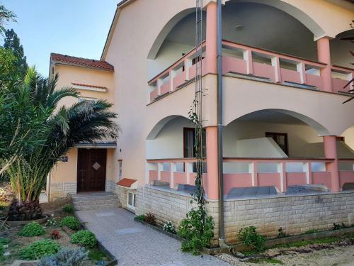 Golden Center Apartments