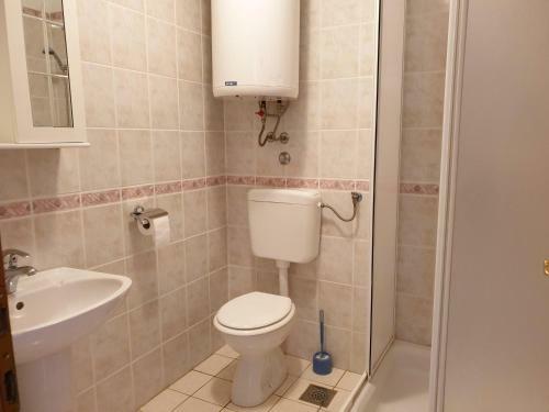 Golden Center Apartments
