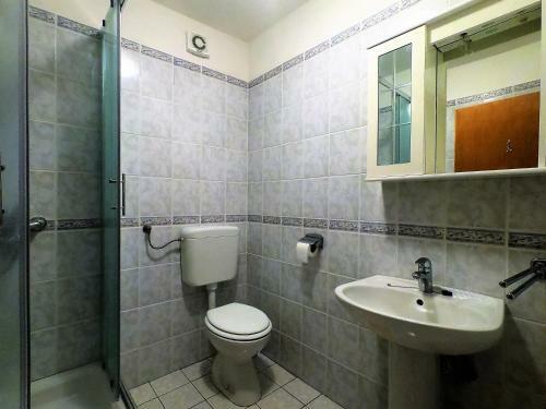 Golden Center Apartments