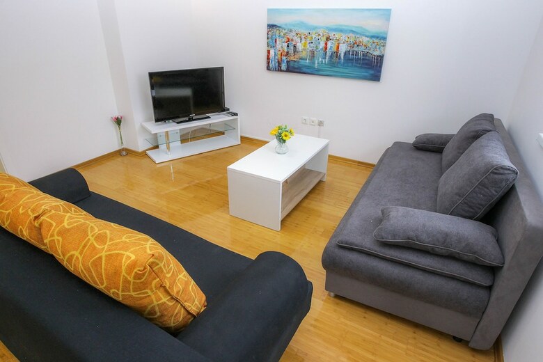 Summer Breeze Apartments