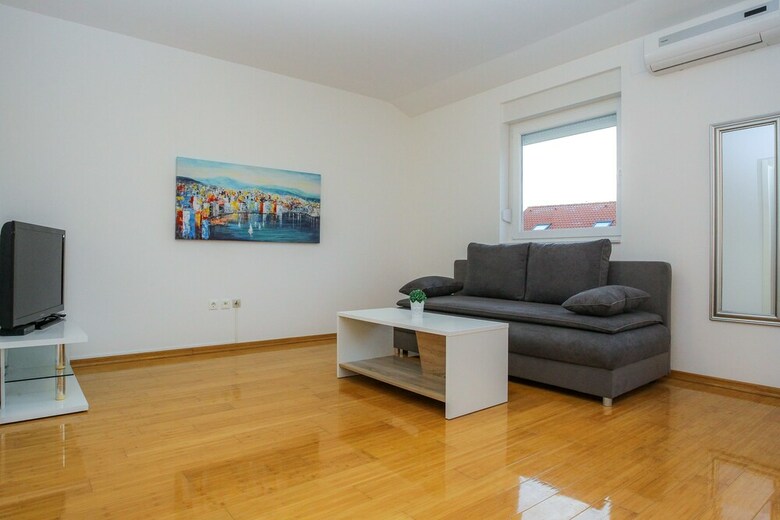Summer Breeze Apartments