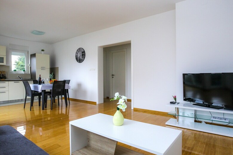 Summer Breeze Apartments