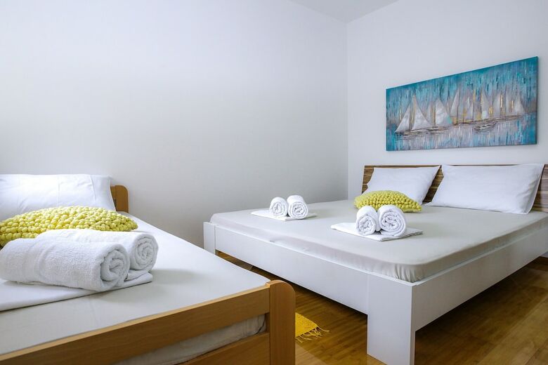 Summer Breeze Apartments