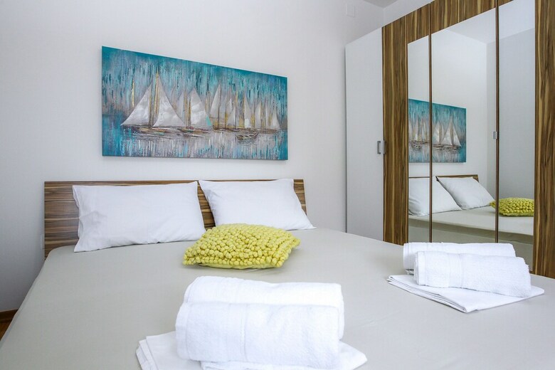 Summer Breeze Apartments