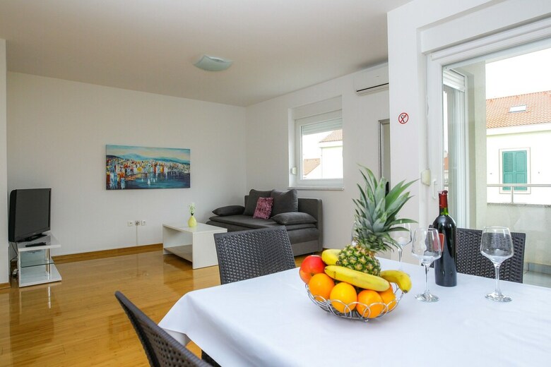 Summer Breeze Apartments