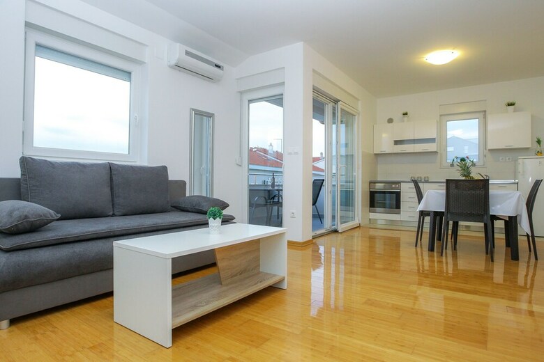 Summer Breeze Apartments