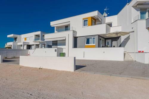 Dario 2. Modern & Luxury Apartment With A Pool