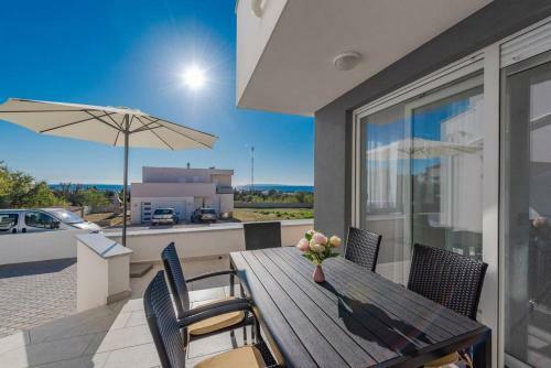 Dario 2. Modern & Luxury Apartment With A Pool