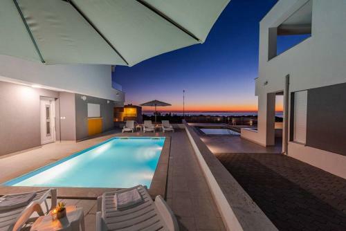 Dario 2. Modern & Luxury Apartment With A Pool
