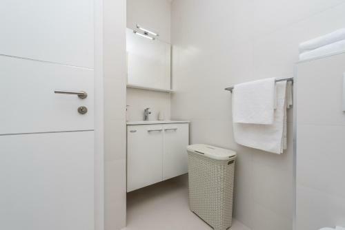 Apartments With Pool Villa Zora
