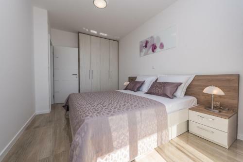 Apartments With Pool Villa Zora