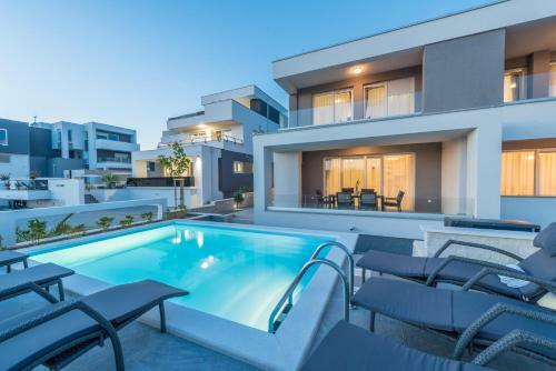 Apartments With Pool Villa Zora