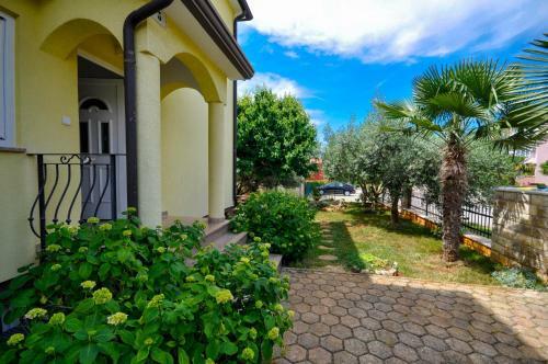 Ana M Apartments
