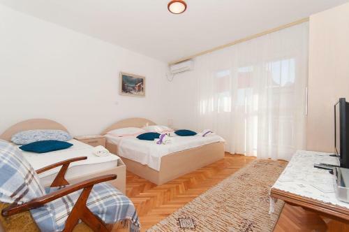 Apartments With A Parking Space Omis - 14422