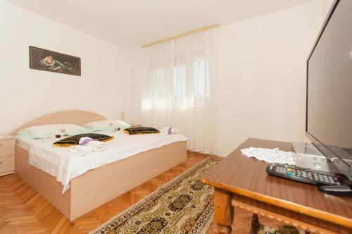Apartments With A Parking Space Omis - 14422