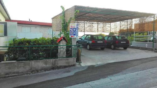 Apartments With A Parking Space Omis - 14422