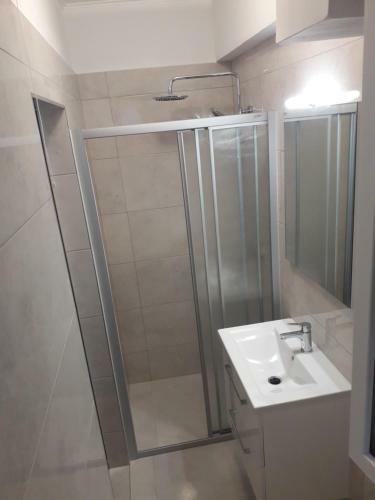Hostal Apartments Adria