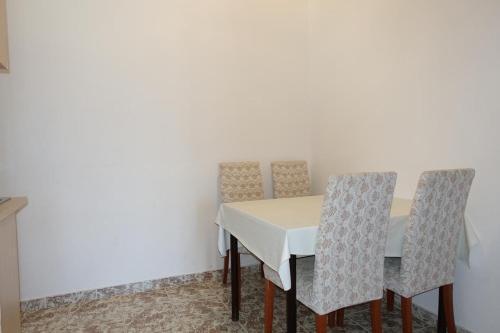 Apartments With A Parking Space Nin, Zadar - 14733