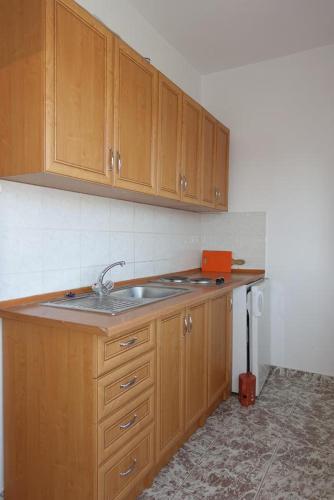 Apartments With A Parking Space Nin, Zadar - 14733