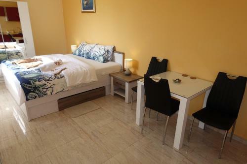 Hostal Apartments Leon Nin