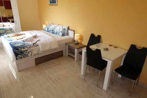 Hostal Apartments Leon Nin