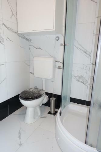 Hostal Apartments Leon Nin