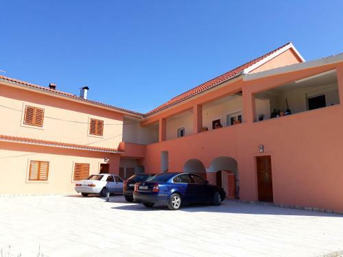 Hostal Apartments Leon Nin