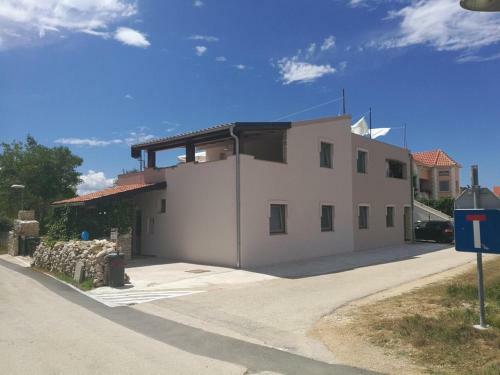 Apartments With A Parking Space Nin, Zadar - 13594