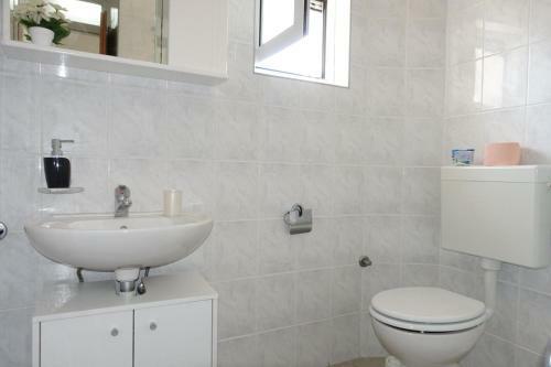 Hostal Apartments And Rooms With Parking Space Nin, Zadar - 5805