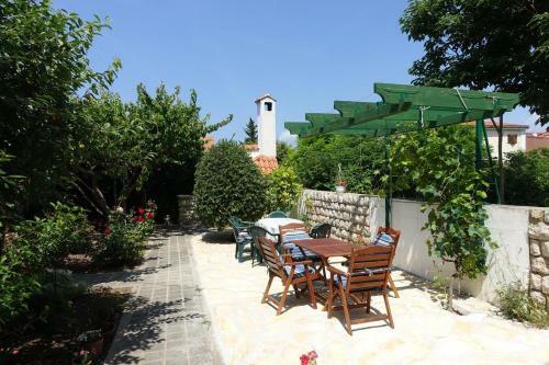 Hostal Apartments And Rooms With Parking Space Nin, Zadar - 5805