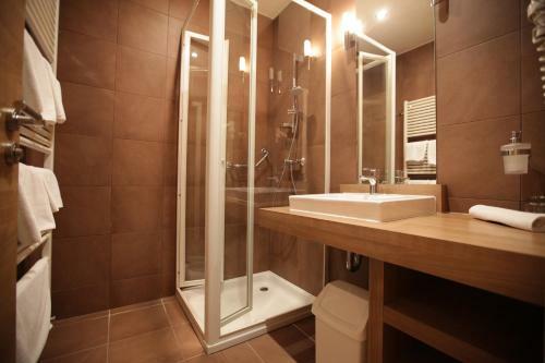 Hotel Kenese Bay Garden Resort & Conference
