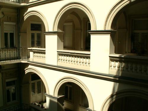 Chester Court Apartment