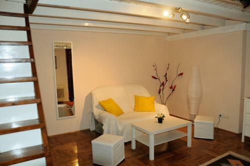 Chain Bridge Apartment