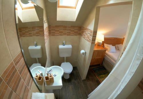 Hostal Buz�s Pince Vend�gh�z