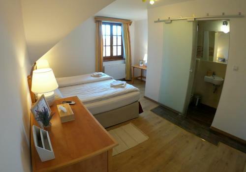 Hostal Buz�s Pince Vend�gh�z