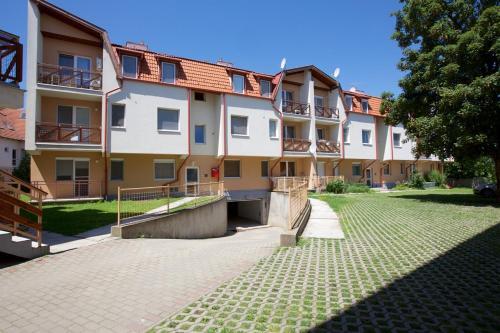 Zoli Apartmanok-v�ndor2 K�lcsey 34-36