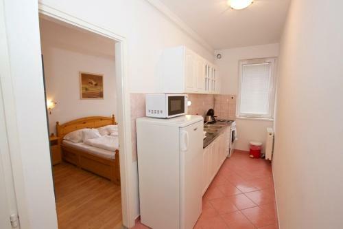 Zoli Apartmanok-r�zsa K�lcsey 34-36