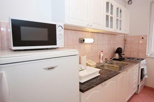 Zoli Apartmanok-r�zsa K�lcsey 34-36