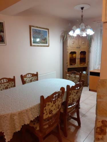 Hostal Fej�rv�ri Vend�gh�z
