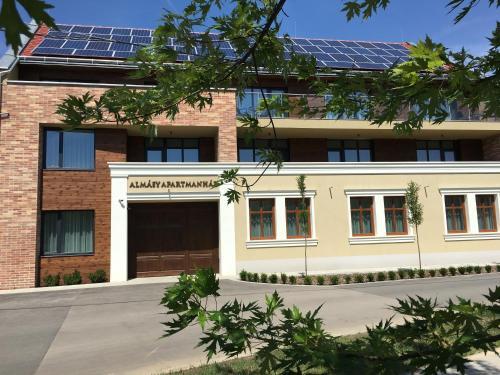 Alm�sy Apartmanh�z Gyula