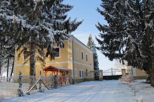 Hostal Az �reg Parokia B&B