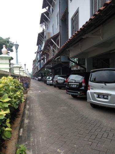 Apartamentos Lippo Carita Selatan