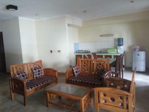 Apartamentos Lippo Carita Selatan