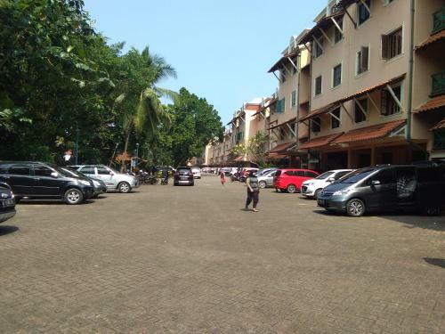 Apartamentos Lippo Carita Selatan